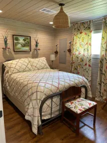 Charming cabin on Lower Grand River — Bayou Pigeon, Louisiana - Image 4