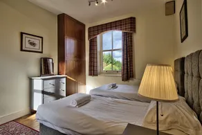 Acomoda 27 - Milton House: Grand Country Residence - Image 5
