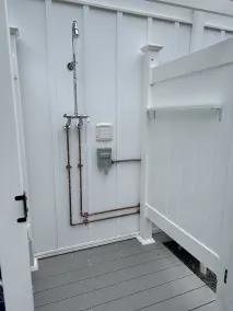 Remodeled Jamestown beach cottage within walking distance to beach - Image 3