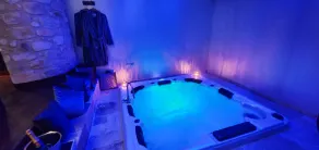 Private suite - Image 2