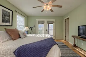 Cozy cabin with a view 1 mile from downtown Clayton - Image 5