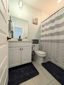 Spacious Home Near Grand Park & Chatham Hills: 3 Kings, 2 En-Suites & Pond View - Image 4