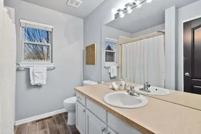 Family-friendly Home on Boyd Lake, Gorgeous Views! - Image 3