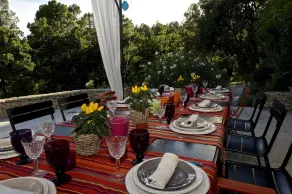 Beautiful Provencal property in the Luberon in the massive Ochre - Image 2
