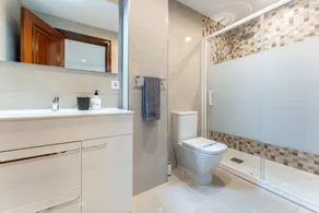 Holiday Home 'Capitán' with Private Terrace, Balcony & Wi-Fi - Image 5