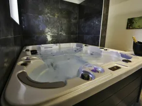 Villa indipendente con vasca idromassaggio, piscina privata, A/C, WIFI, TV, patio, animali ammessi - Image 2