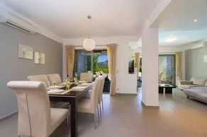 Villa Rubi by Villa Plus - Image 4