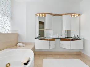 Luxury Condo in Spectacular Tower - Image 4