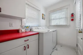 2 br, 2 bth, fully fenced home - The Sunnyside Up Beach Cottage - Image 2