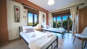 Luxurious house overlooking the Cretan mountains - Image 3