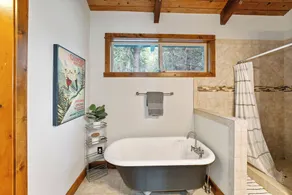 Five star luxurious cabin with top of the line amenities. - Image 4