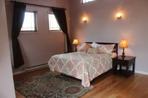 Beautiful home in private setting yet only15 min to town  & 10 min to lake - Image 5
