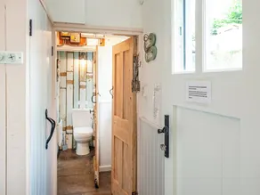 2 bedroom accommodation in Holcombe, near Dawlish - Image 4