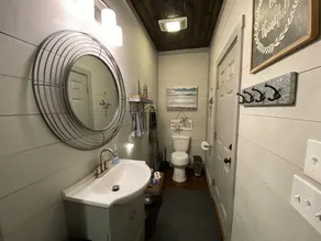 Circle C Cabin Perfect for Cozy Relaxing Retreats - Image 3