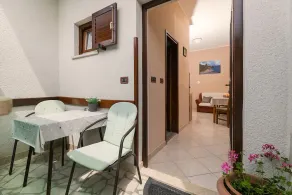 Fully equipped one bedroom apartment in Porec in a top location near the beach, barbecue - Image 5