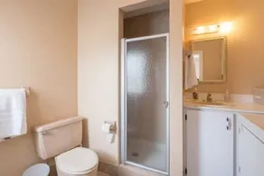 4-bedroom vacation home just 3 minutes to Florida Mall - Image 3