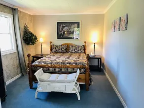 Beautiful lakefront cottage with sandy beach & private dock - Image 4