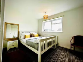 Modernised 2 Bed House Close to City Centre - Image 5