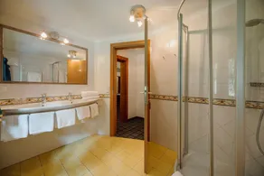 \"Chalet Lerch\" with Mountain Views, Garden, and Wi-Fi - Image 4
