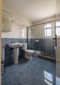 Luxusvilla komplett ausgestattet mit privatem Pool. Alle Annehmlichkeiten zu Fuß erreichbar - Image 2
