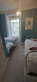 Grade 1 - Centrally located Georgian Maisonette - 2 bedroom - Image 4