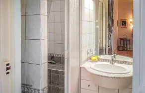 1 bedroom stunning apartment in Ocquerre - Image 5