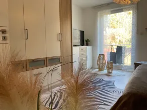 Appartamento con griglia, piscina e giardino | Vista panoramica - Image 2