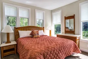 Seabrook Salt and Cedar | Hot Tub, 2Min to Beach | 4BR, Sleeps 12, North Glenn - Image 3