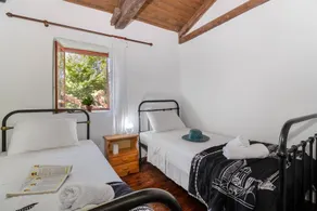 Holiday Home \"Ellen T\" with Wi-Fi & A/C - Image 5