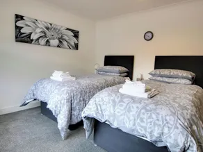 A family friendly or couples base to explore the local sights and attractions. - Image 3