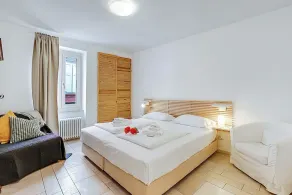 Flower House - Happy Rentals - Image 4