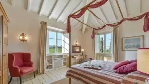 Luxury villa at 15 minutes driving from the seaside - Image 4