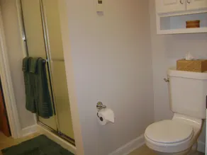 Appartement privé avec 2 chambres et 2 salles de bains avec cuisine complète et patio - Image 3