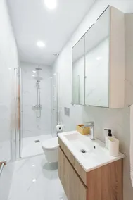 4-Bedroom Apartment in a Prestigious Area of Porto - Image 5