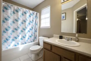 Cheerful 2 Bedrooms 2 Full Bathrooms Duplex - Image 3