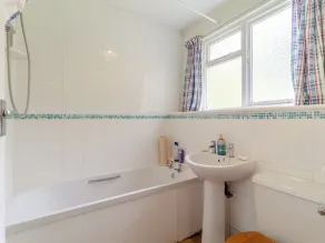 2 bedroom accommodation in Eye - Image 2