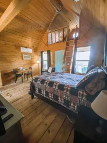 Rustic Cabin Overlooking Private 48 acre Bass Fishing Lake - Image 5
