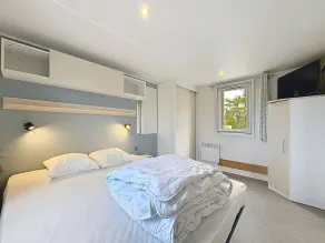 Accessible Comfort Mobile Home: 4 Guests, 200m from Beach, Heated Pool, Fitness Room, Parking - Image 4