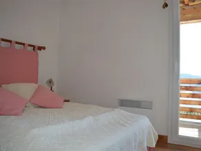 Spacious T4 apartment in Les Angles with parking - Image 4