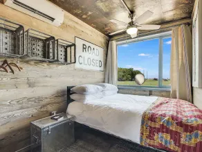 Flophouze Shipping Container Hotel - Houze 4 - Image 4