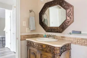 Beautiful large home close to everything - Image 3