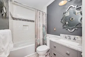 Fabulous 5 Bedroom 3 Bathroom Holiday House Near Beaches. WE SANITIZE! - Image 5