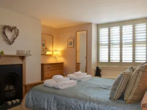 LAKESIDE, pet friendly, luxury holiday cottage in Millbrook - Image 5