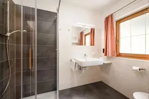 Farm Stay at Angererhof – Apartment 'Hannes' with Mountain View, Garden & Wi-Fi - Image 2