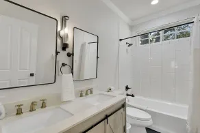 Heated Pool • Walk to Beach & Pier • 2 King Ensuites On Main • Fenced Yard - Image 5