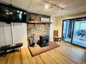 Come hideaway at the the Blue Heron Hideaway with beautiful wide lake views. - Image 2