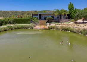 Stunning 3 bedroom en-suite house in farm with pool - Image 5