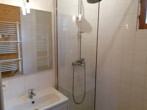 10-seater chalet with private spa. - Image 2