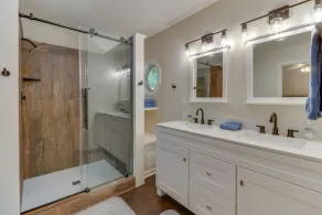 Lakehouse with covered dock, slide, and outdoor kitchen! Close to I-75, trails. - Image 3