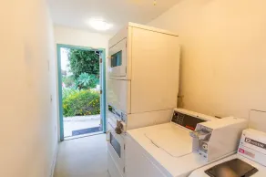 Cute Old Town Cottage near Downtown Beaches - Image 2